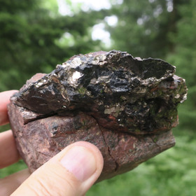 Pegmatiitti berylli ym 700g Suomi Hi95-35