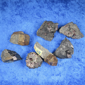 Almandiini granaatti raaka 20-30g nro24-30 Nappikallio Hi184. Valitse