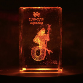 Kristallikuutio 4cm VESIMIES, AQUARIUS horoskooppikuva