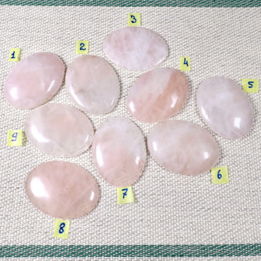 Kapussi ruusukvartsi 30x40mm ovaali cabochon