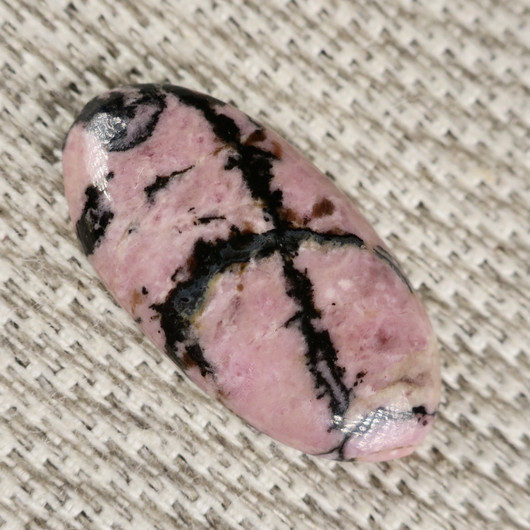 Kapussi rodoniitti 11x22mm ovaali cabochon