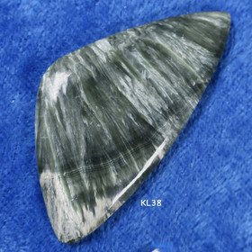 Kapussi serafiniitti klinokloori kolmikulmainen KL38