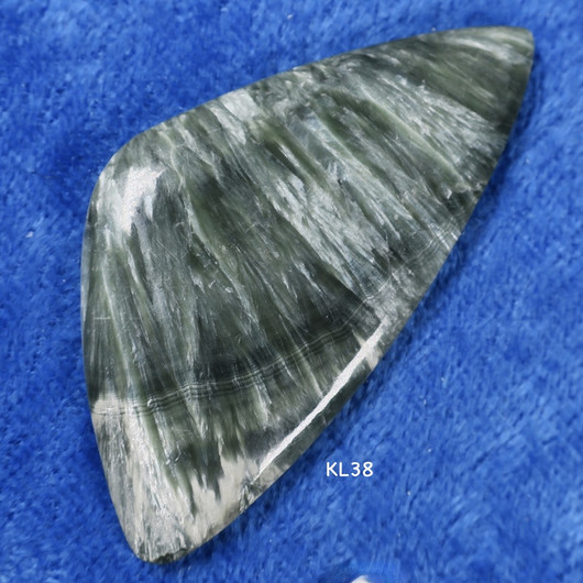 Kapussi serafiniitti klinokloori kolmikulmainen KL38