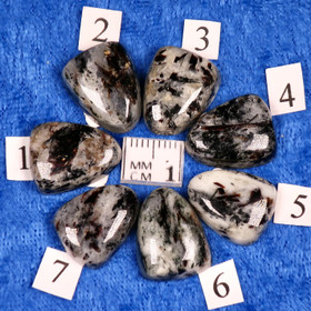 Kapussi astrofylliitti 13x17mm cabochon KIILA