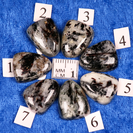 Kapussi astrofylliitti 13x17mm cabochon KIILA