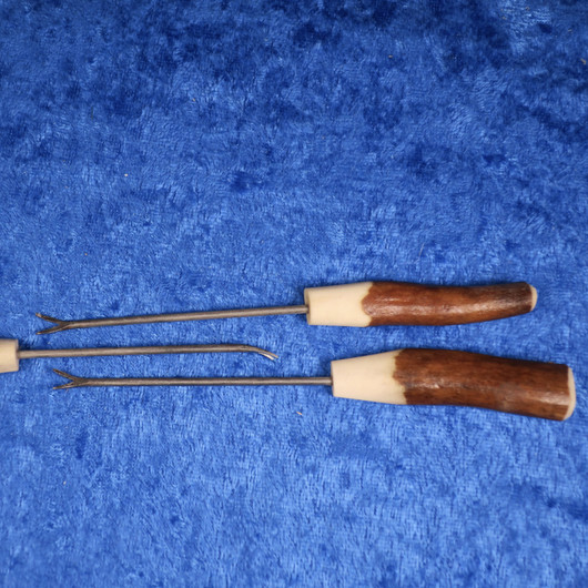  Haarukka tai haarautuva Coctailtikku  poronsarvikahvalla