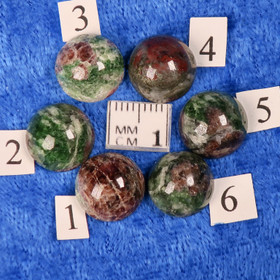 Kapussi eklogiitti 12mm pyöreä cabochon