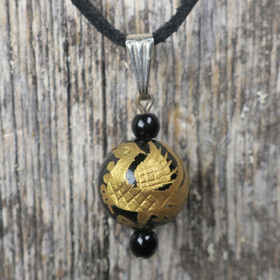 Riipus onyksi 12mm, jossa kullattu lohikäärme