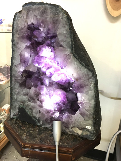 Ametisti iso ametistigeodi 45,7kg Brasilia