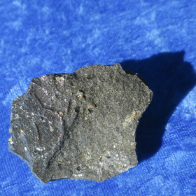 Mustaliuske, pyriittikiteitä 51g Suomi Hi180f