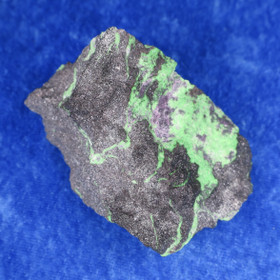 Uvaroviitti raaka 179g 70x45x35mm Outokumpu Suomi Hi87ö3