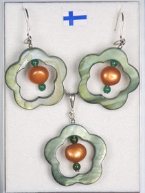 Korusetti riipus ja korvakorut simpukkakukka ja oranssi helmi TYRNI2