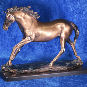 Patsas hevonen, kuparipinnoitettu, korkeus 27cm