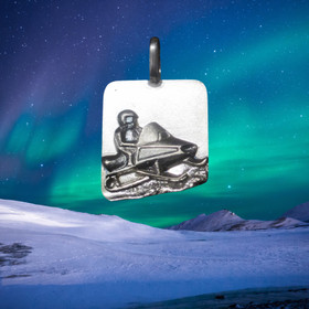 Hopeariipus moottorikelkkailija