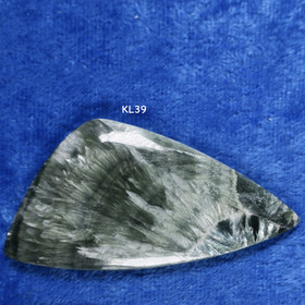 Kapussi serafiniitti klinokloori kolmikulmainen KL39