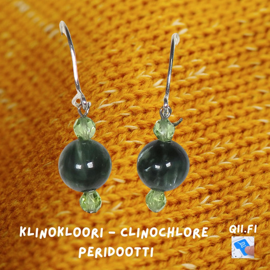 Korvakorut klinokloori ja viistehiotut peridootit. Klipe1