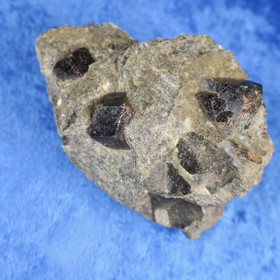 Almandiini granaatteja pegmatiitissa 5kg erissä tukkuhintaan