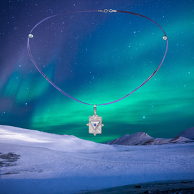 Hopeariipus lapislatsuli sinisessä kaulanauhassa LAP8