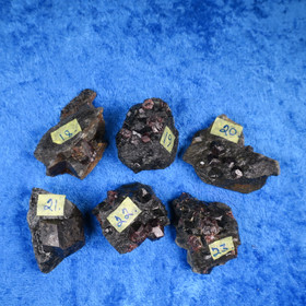 Almandiini granaatti raaka 20-30g nro18-23 Nappikallio Hi184. Valitse