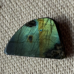 Spektroliitti kapussi. Ylämaa KSP49