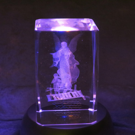 Kristallikuutio 8cm suojelusenkeli ja lapset sillalla