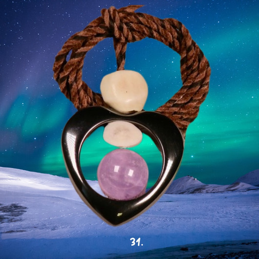 Riipus ametisti ja hematiittisydän poronsarvikoristein ALET nro31 