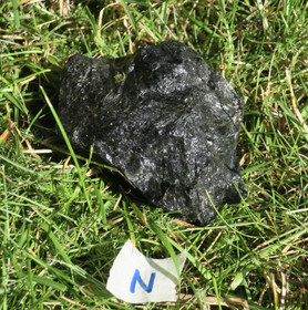 Nuummiitti raaka 213g Perniö Suomi Hi133N