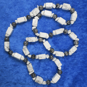 Kaulahelmet kulmikas magnesiitti ja larvikiitti 68cm. LARVIK1