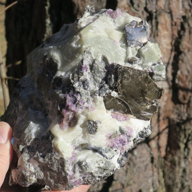 Pegmatiitti 2070g Steatiitti (talkki) fluoriitti, biotiitti Hi136H 