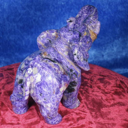 Kiviveistos tsharoiittinorsu 1309g  elefantti 