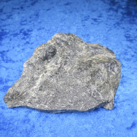 Nuummiitti 228g sis kordieriitti 110x90x15mm litteä Hi133 