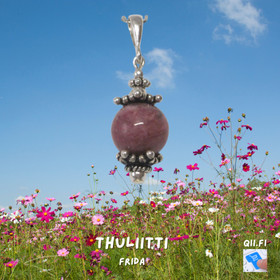 Riipus thuliitti hopeaosin. Frida