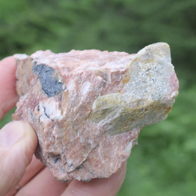 Pegmatiitti berylli ym 187g Suomi Hi95-38