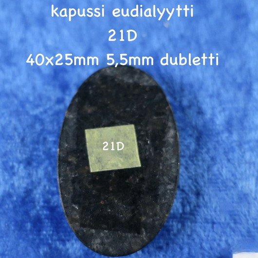 Eudialyytti, fluoresoiva agrelliitti kapussi cabochon dubletti nro 21D