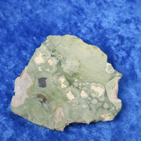  Ryoliitti, Rhyolite siivu 41g 60x55x10mm Hi192A