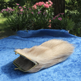 Kukkaro/silmälasikotelo poronkarvalla koristeltu nro1