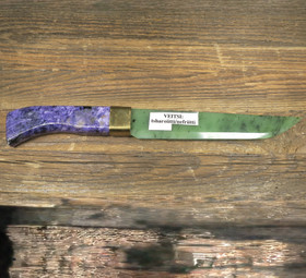 Jalokivipuukko 26cm tsharoiittikahva, nefriittiterä