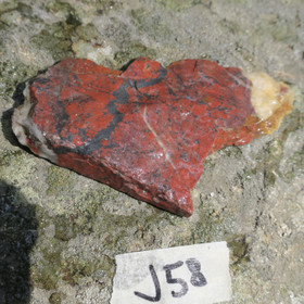 Jaspisbreksia siivu 67g Suomi  j58