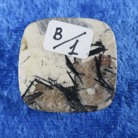 Kapussi astrofylliitti 27x27mm 6mm neliö B1