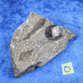 Almandiini granaatti 86g 65x50x25mm Nappikallio Hi184o