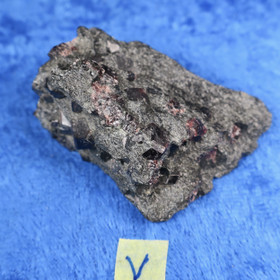 Almandiini granaatti 41g 45x30x25mm Nappikallio Hi184v