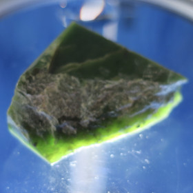 Nefriitti 46g sahattu siivu  nro30-8