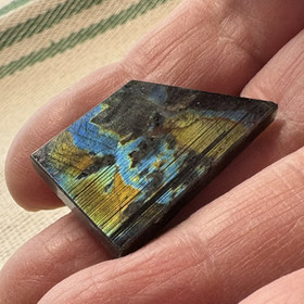 Spektroliitti kapussi. Ylämaa KSP52