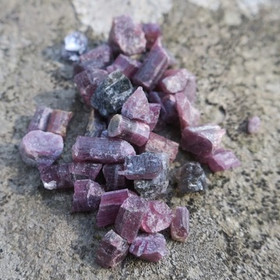 Rubelliitti pieni kide 10g erä rasiassa Haapaluoma Hi106