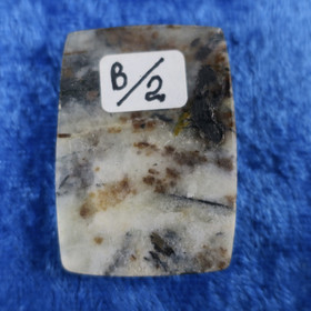 Kapussi astrofylliitti 39x27mm 5,5mm suorakaide  B2