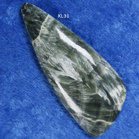 Kapussi serafiniitti klinokloori kolmikulmainen KL31