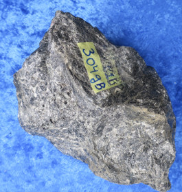 Nuummiitti 304gB 90x70x50mm, biotiitti, kordieriitti, granaatti Hi133 