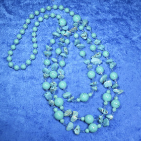 Helmet turkoosin väriset 3-kertaiset pitkät helmet