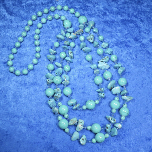 Helmet turkoosin väriset 3-kertaiset pitkät helmet