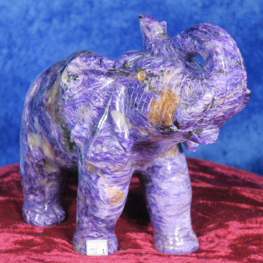 Kiviveistos tsharoiittinorsu 1309g  elefantti 